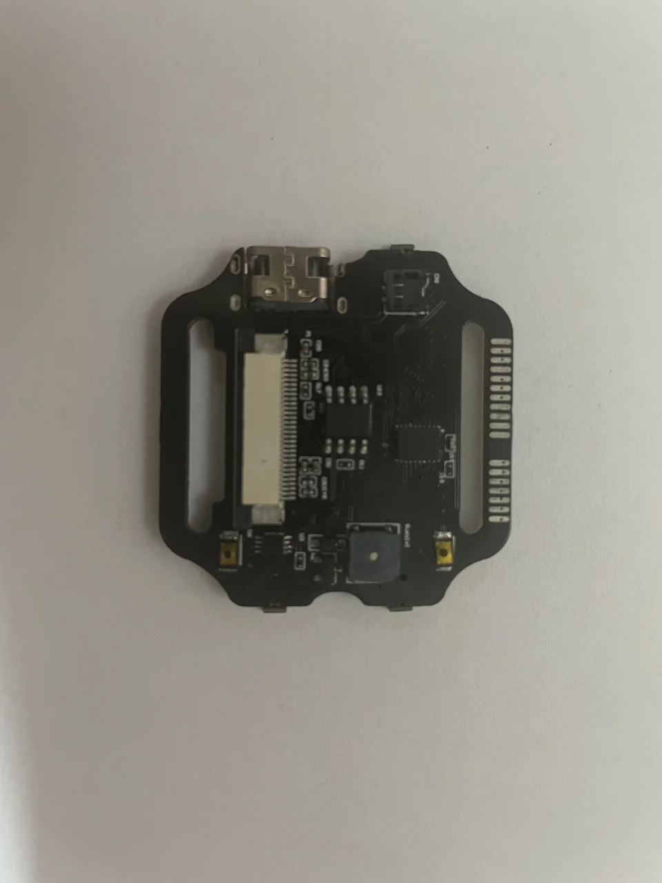 翻转后的主板另一面